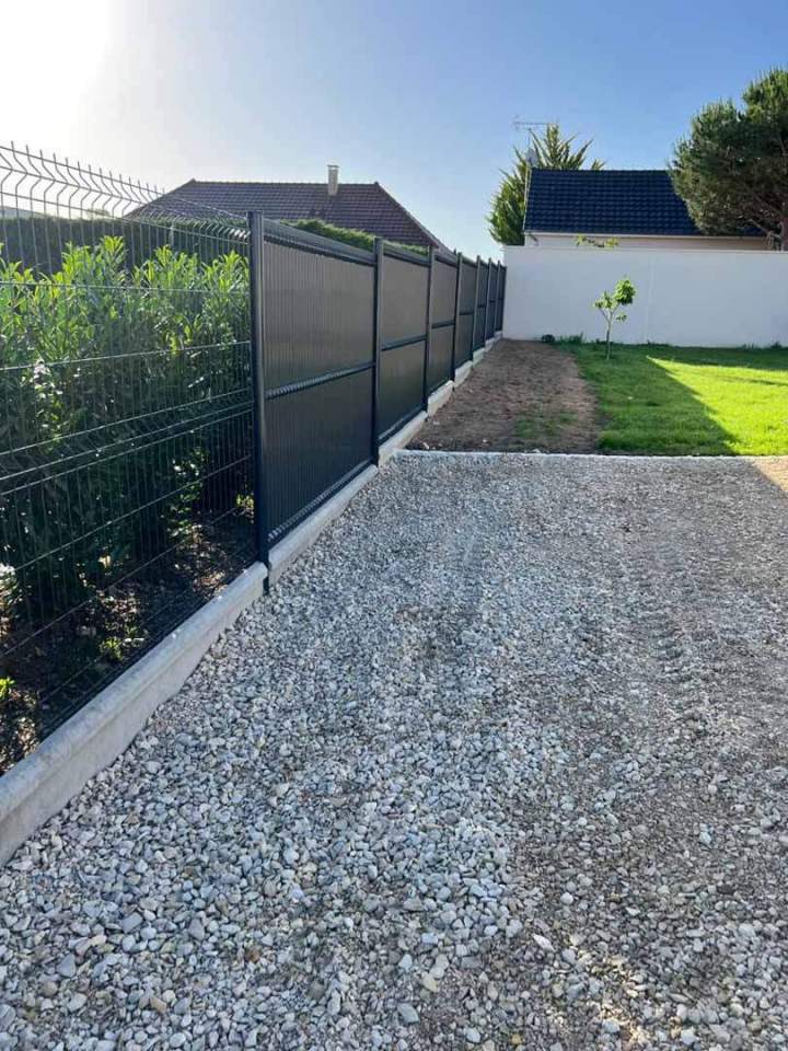 Aménagement extérieur avec clôture Châteauroux